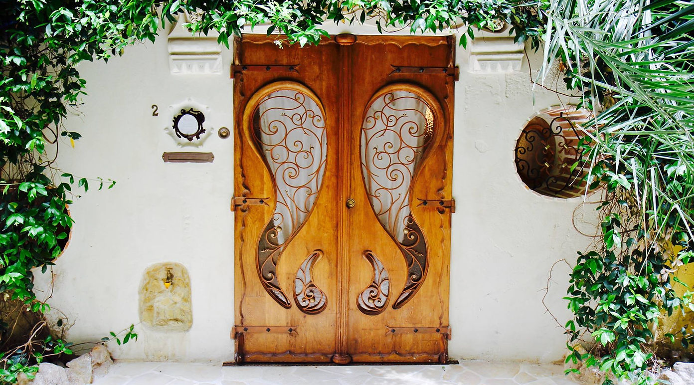 Porte sculptée de La Baumeta à Nice